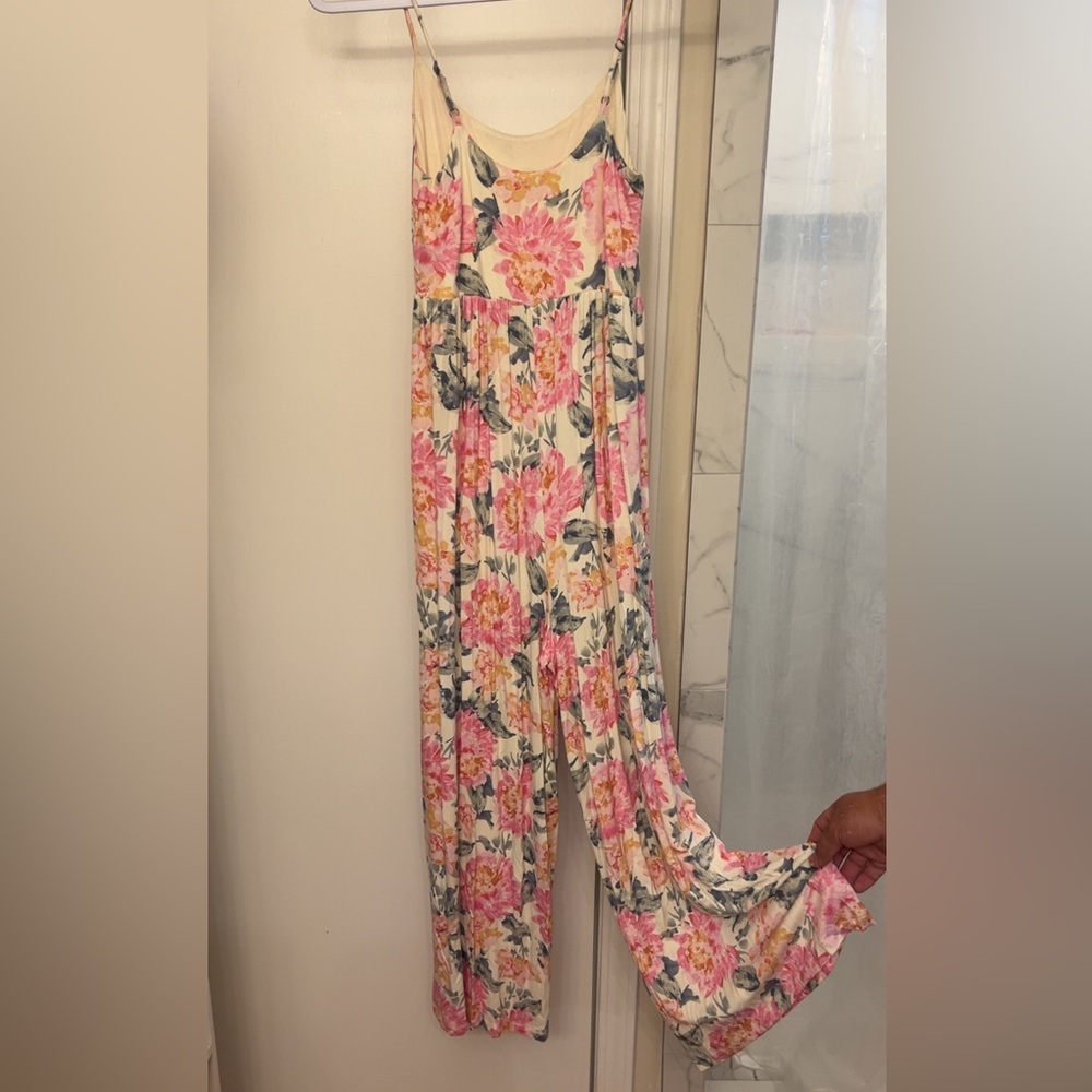 Z supply floral sleeveless romper size Small. Super soft and comfortable!